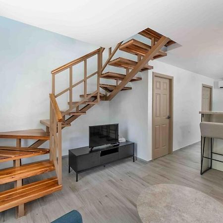Cozy Beach Villa At The Shores 5 Minutes From The Beach West End Exterior foto