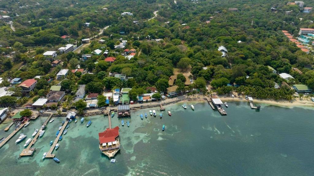 Cozy Beach Villa At The Shores 5 Minutes From The Beach West End Exterior foto