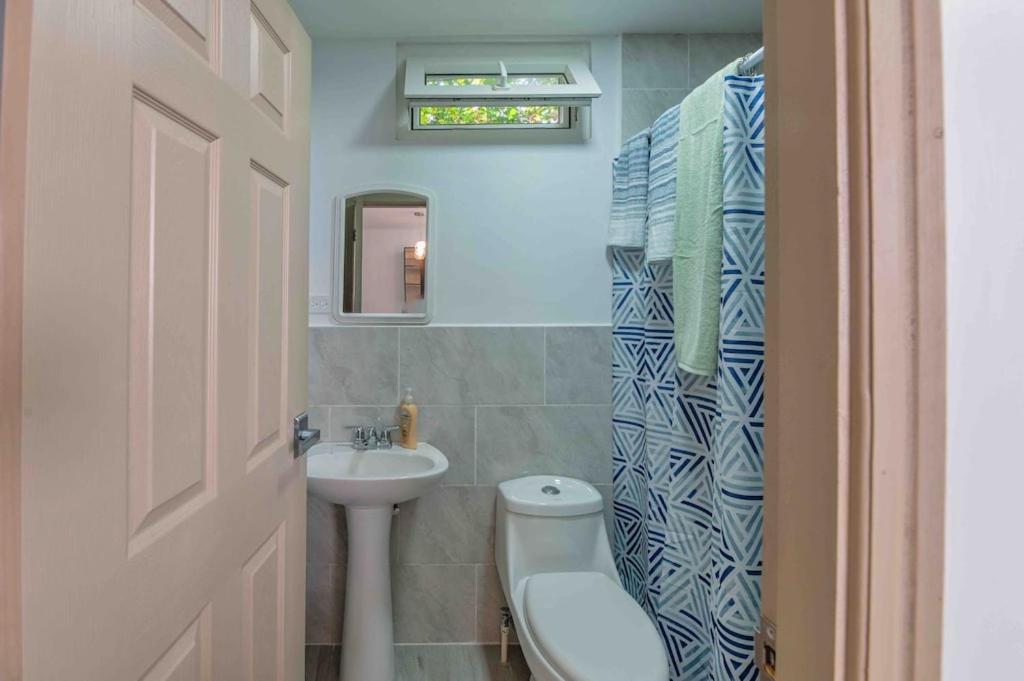 Cozy Beach Villa At The Shores 5 Minutes From The Beach West End Exterior foto
