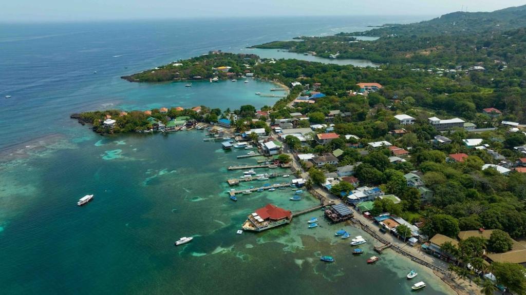 Cozy Beach Villa At The Shores 5 Minutes From The Beach West End Exterior foto